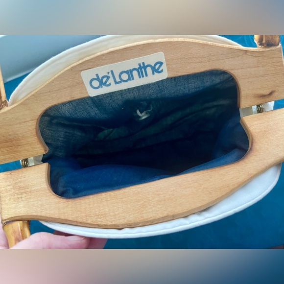 DeLanthe Bermuda White Cotton Bag with Pelican Embroidery and Bamboo Handles - Picture 8 of 9